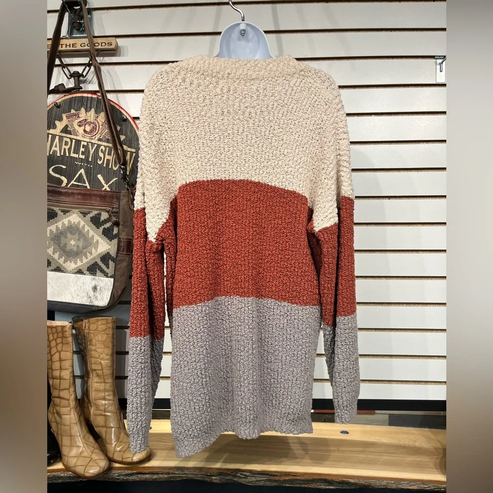 Amaryllis sweater 28” p2p - Picture 5 of 8